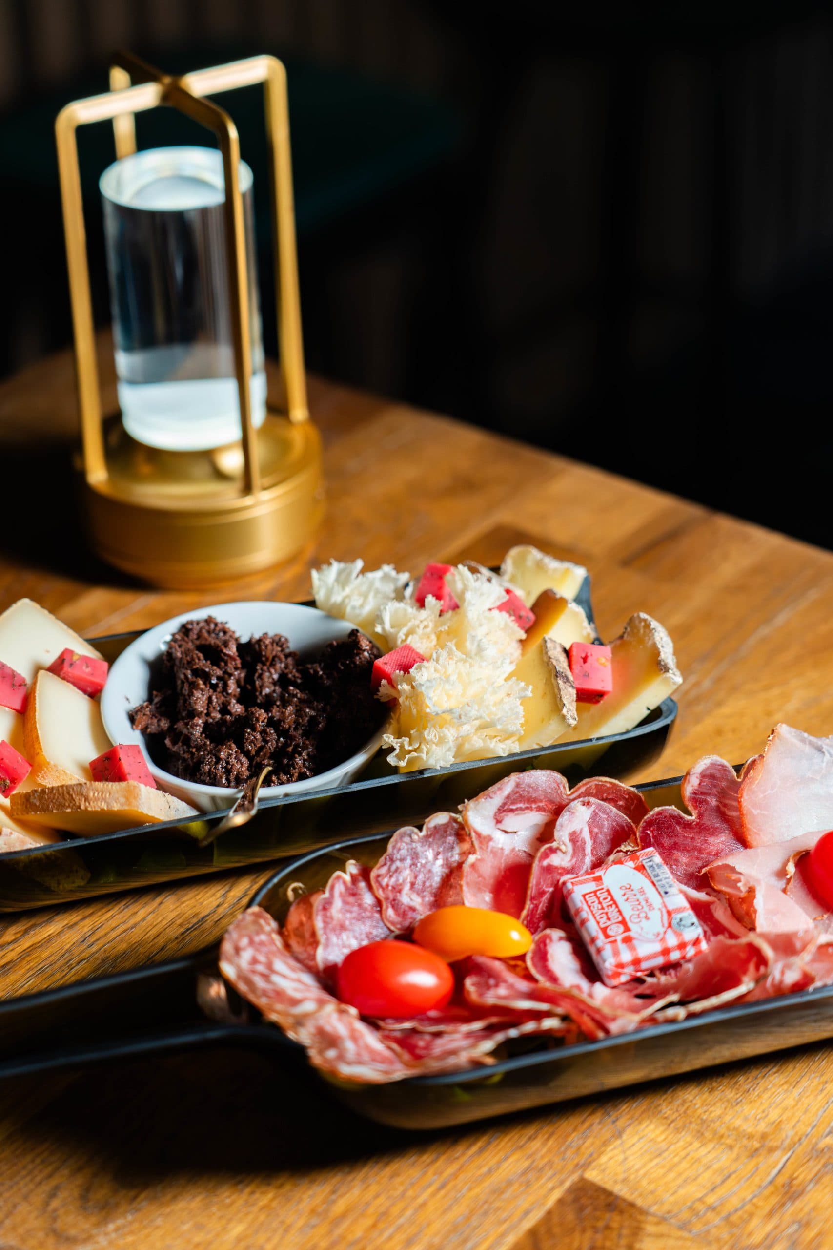 Planche de charcuterie, fromages et tapas